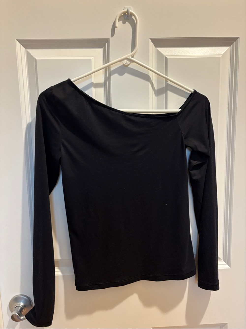 Wilfred Aritzia Women's Black Boatneck Top - side shoulder - perfect condition